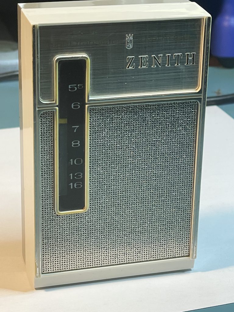 Vintage 1968 Zenith Royal 15 Transistor Radio - Mid Century Modern Nostalgia