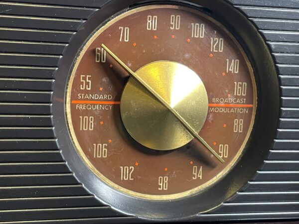 1953 Wards Airline 35WG-1570B Antique Vacuum Tube AM/FM/Phono Radio